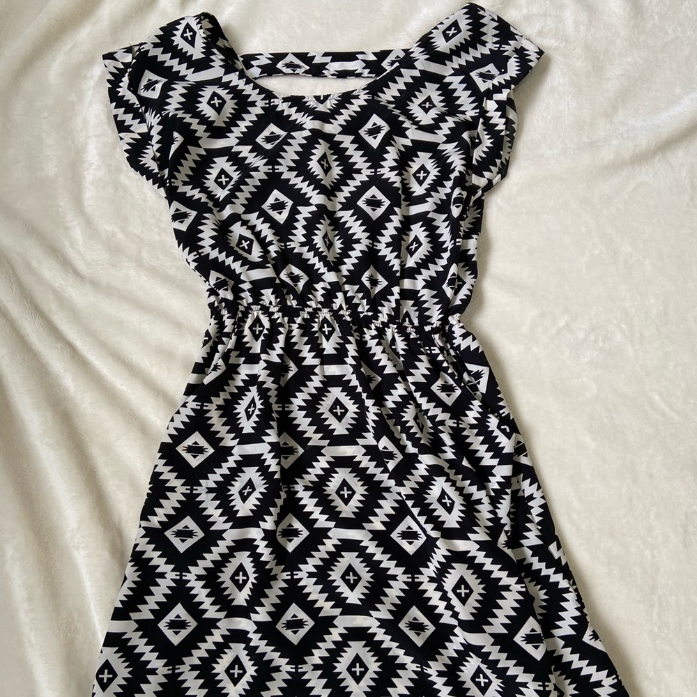 Abstract patterned dress - Picture 2 of 2